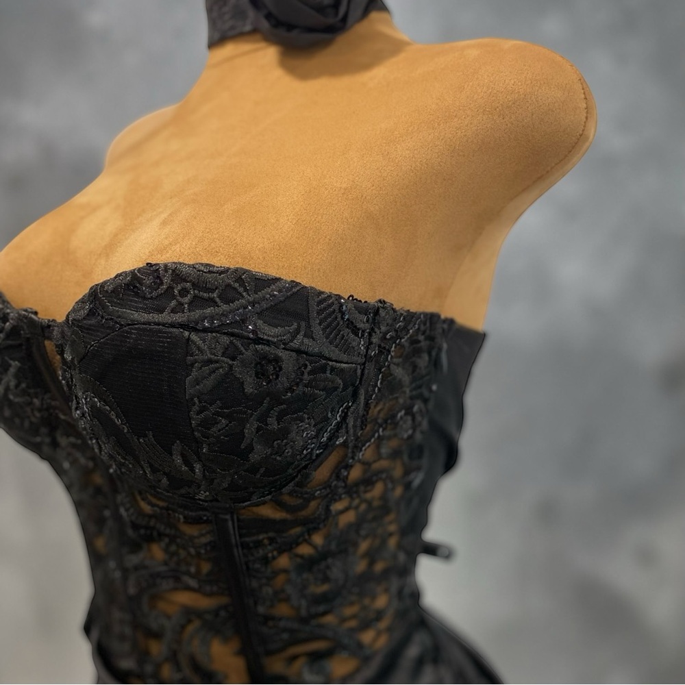 Elegant Black Lace Corset Dress - Picture 14 of 16